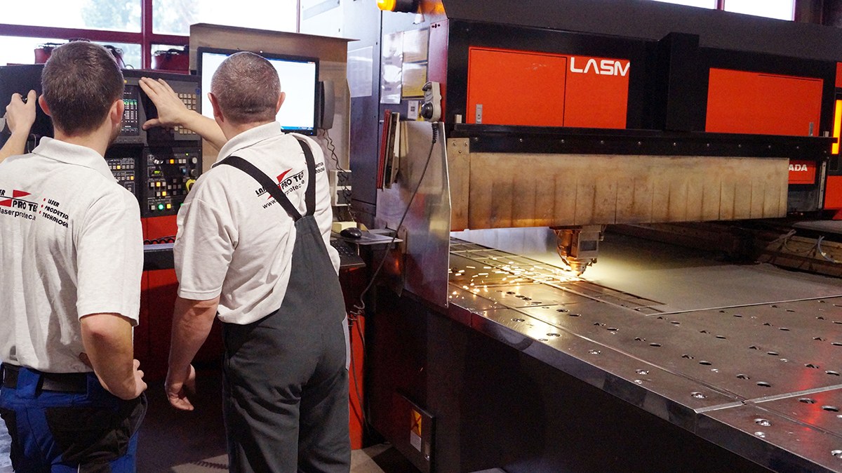 Laserschneiden an der Maschine laserschneiden lohnfertigung hsk nrw 2d 3d