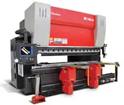 Amada HD5020 Blechschere mit rotem und schwarzem Gehäuse und Steuerungselementen.